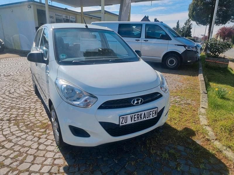 Gebraucht Hyundai i10 69 PS (50 kW) 2013 Weiß Kleinwagen