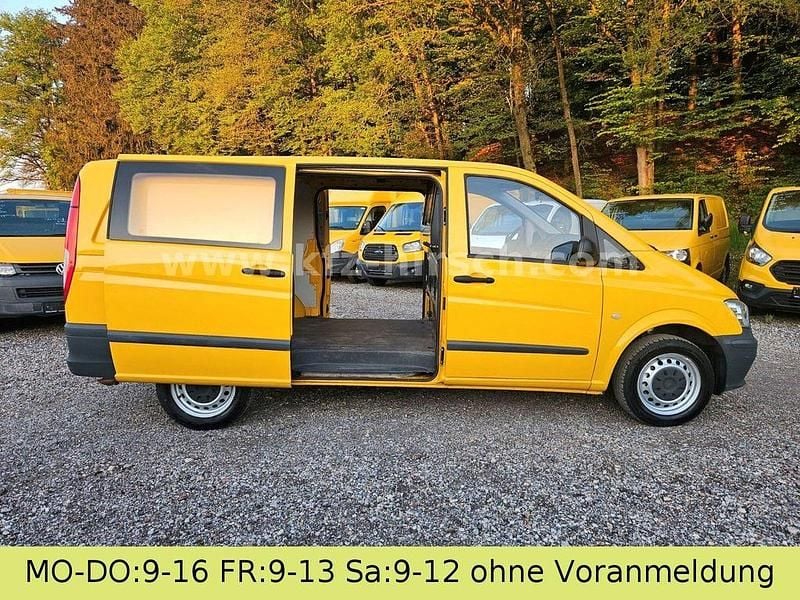 Gelb Gebraucht 2011 Mercedes Vito Van / Kleinbus | 13.911 € - Bild 1/4