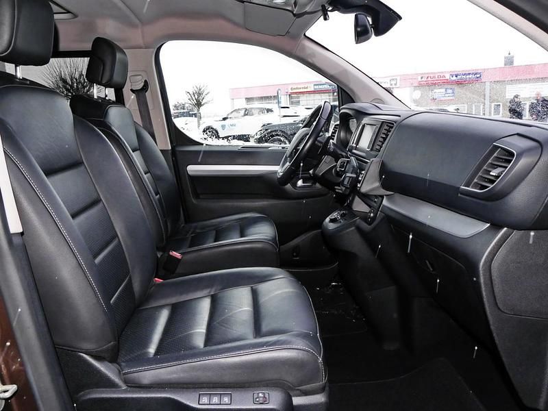 Gebraucht Peugeot Traveller Allure 177 PS (130 kW) 2017 Braun Van / Kleinbus