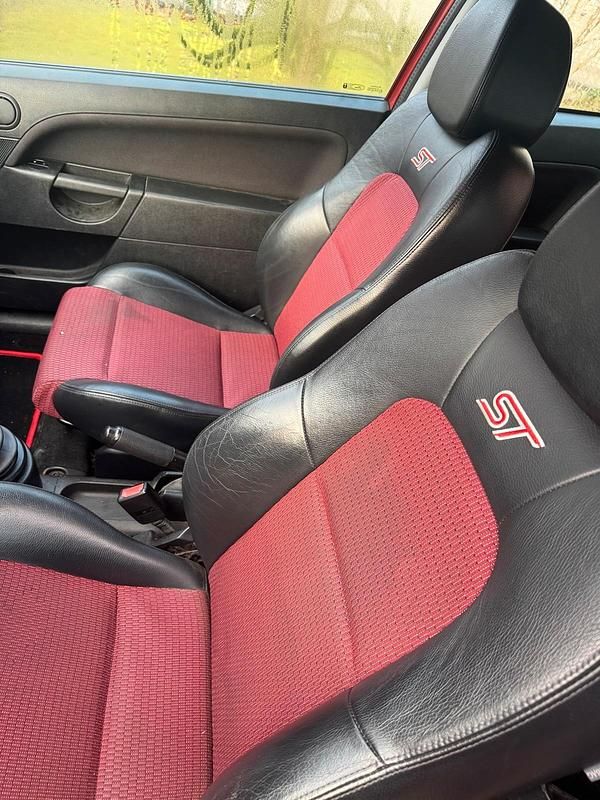 Gebraucht Ford Fiesta ST 70 PS (51 kW) 2007 Rot Kleinwagen