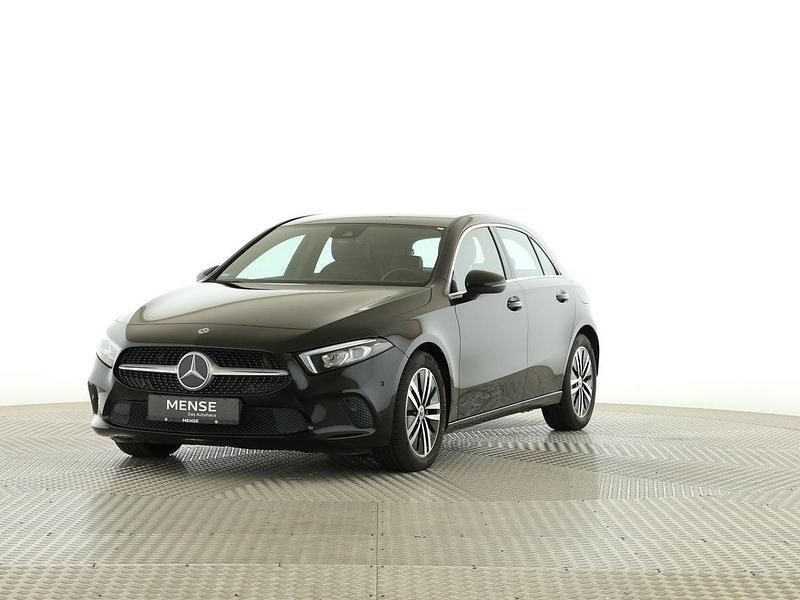 Nachtschwarz Gebraucht 2018 Mercedes A200 Progressive | 17.985 € (Superpreis) - Bild 1/4