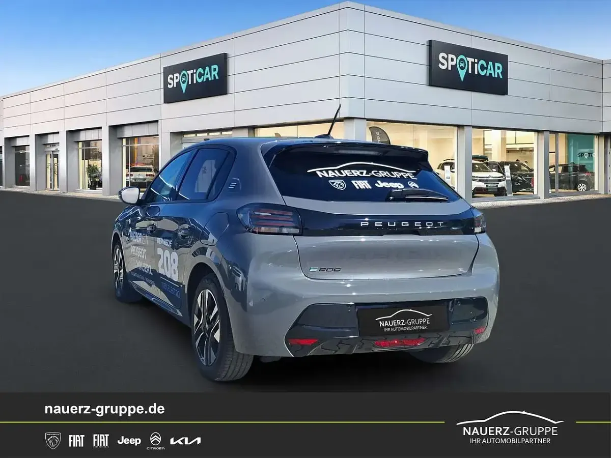 Gebraucht Peugeot e-208 Style 100 kW (136 PS) 2024 Selenium grau Kleinwagen