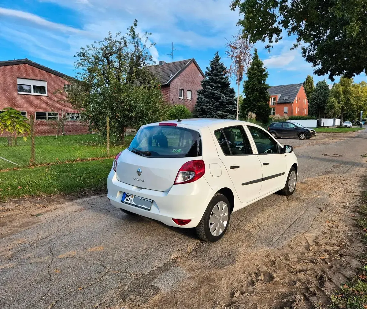 Gebraucht Renault Clio III 75 PS (55 kW) 2012 Weiß Kleinwagen