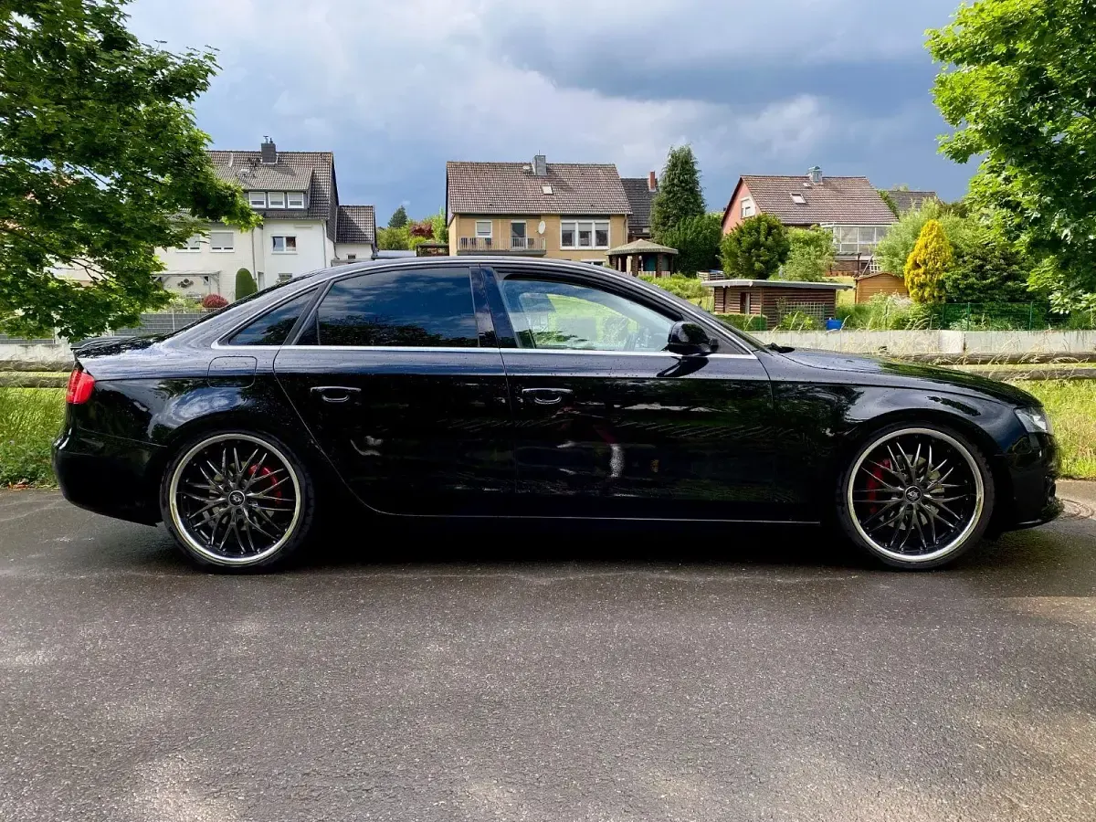 Second-hand Audi A4 Attraction 211 CP (155 kW) 2011 Negru Berlinǎ