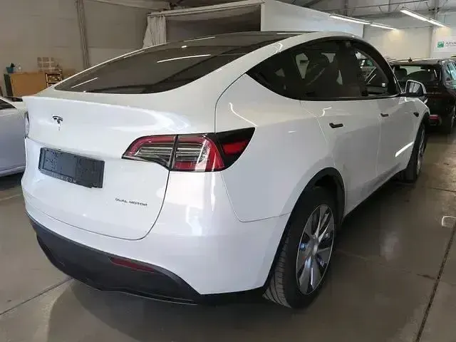 Used Tesla Model Y 378 kW (514 HP) 2023 White SUV