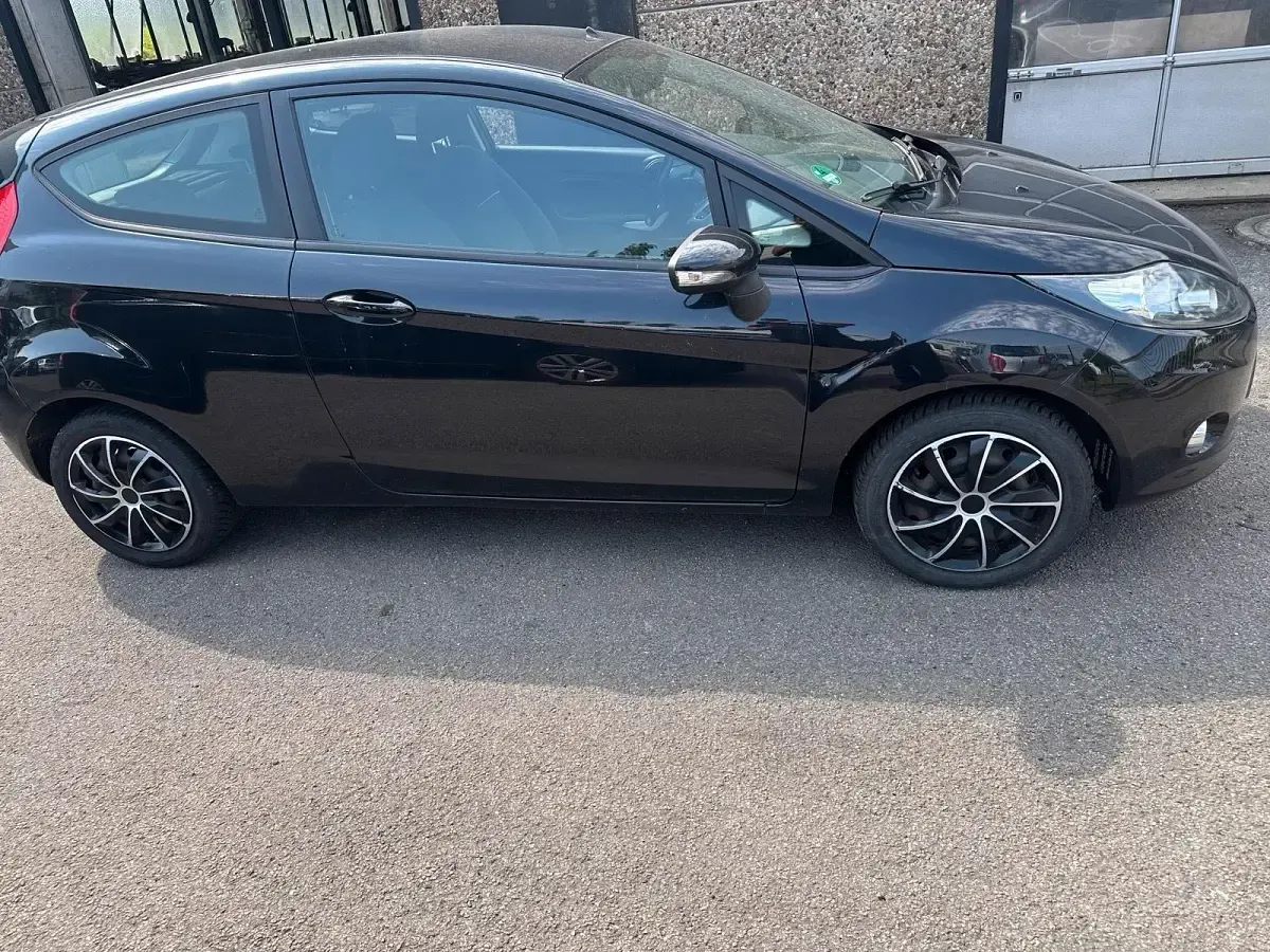 Gebraucht Ford Fiesta 82 PS (60 kW) 2012 Schwarz Limousine