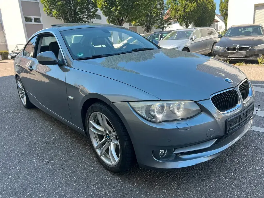Gebraucht BMW 320 Sport Line 170 PS (125 kW) 2010 Grau Coupé
