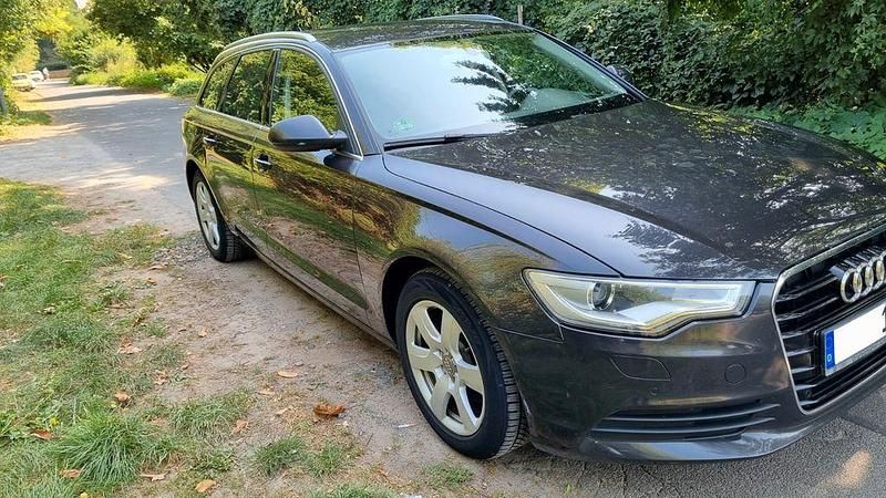 Schwarz Gebraucht 2011 Audi A6 Ambiente Kombi | 12.700 € (Fairer Preis) - Bild 1/4