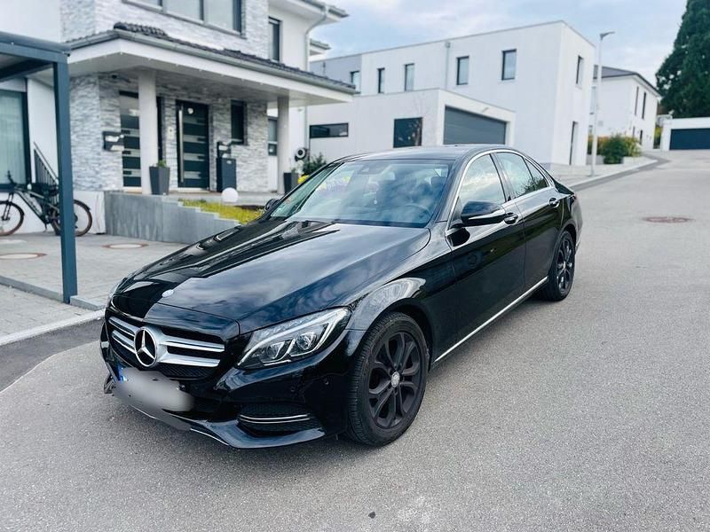 Schwarz Gebraucht 2014 Mercedes 220 Limousine | 15.999 € - Bild 1/4