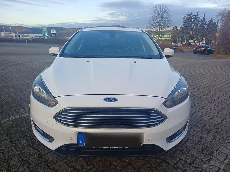 Weiß Gebraucht 2015 Ford Focus Kombi | 4.499 € (Guter Preis) - Bild 1/4