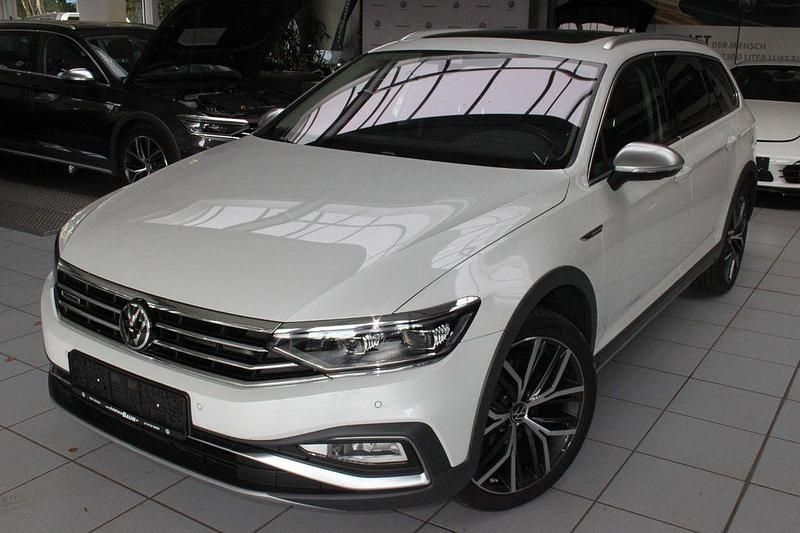 Weiß Gebraucht 2022 VW Passat Alltrack Kombi | 34.990 € (Fairer Preis) - Bild 1/4