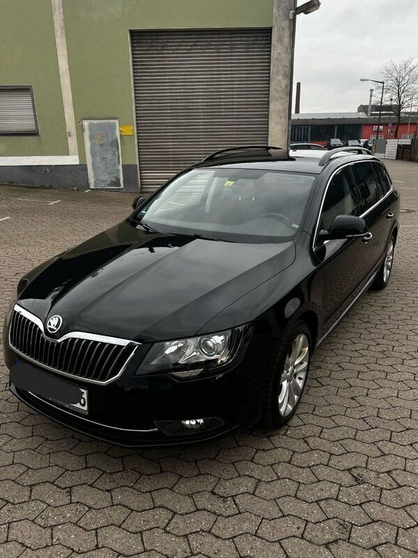 Schwarz Gebraucht 2014 Skoda Superb Exclusive Kombi | 10.995 € (Fairer Preis) - Bild 1/4