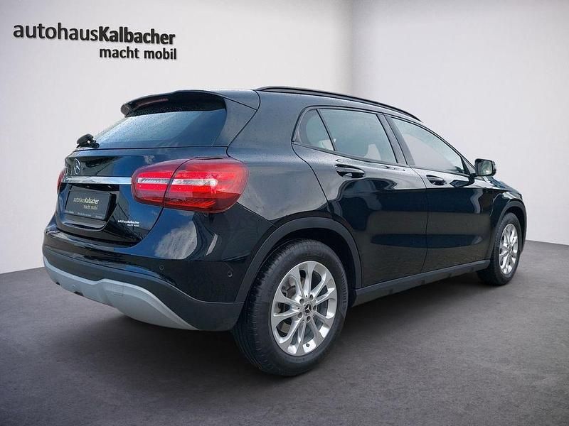 Gebraucht Mercedes GLA180 122 PS (89 kW) 2019 Schwarz SUV