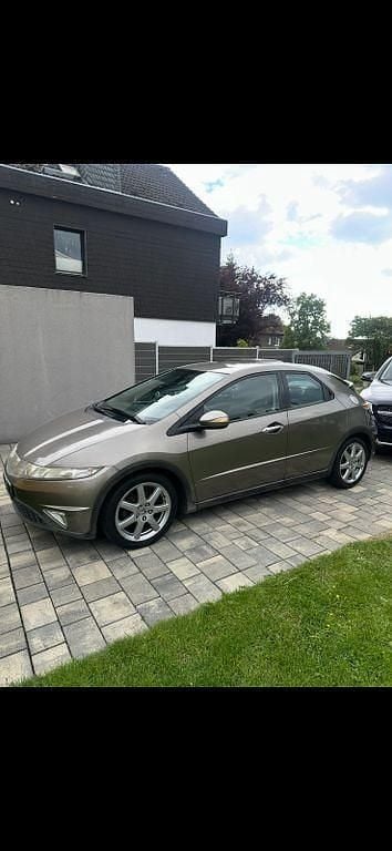 Grau Gebraucht 2006 Honda Civic Comfort Limousine | 4.299 € (Fairer Preis) - Bild 1/4