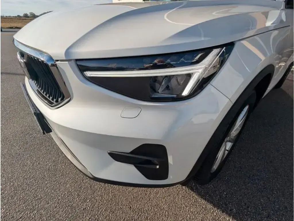 Gebraucht Volvo XC40 Core 163 PS (119 kW) 2024 Weiß SUV