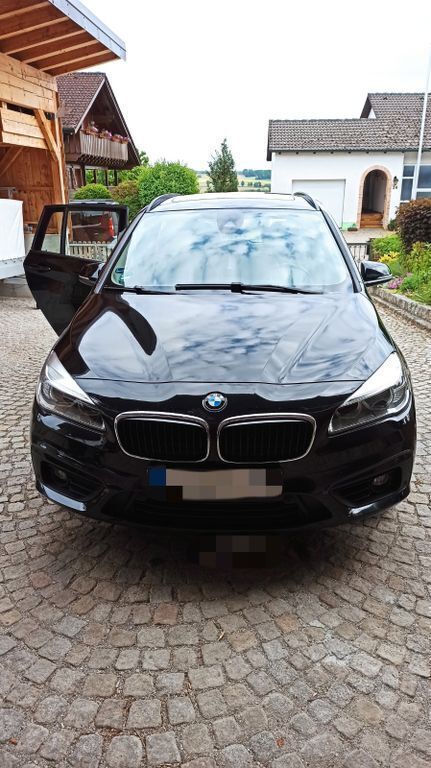 Schwarz Gebraucht 2017 BMW 218 Gran Tourer Advantage Van / Kleinbus | 18.500 € - Bild 1/4