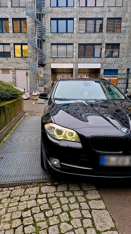 Gebraucht BMW 520 184 PS (135 kW) 2012 Schwarz Kombi
