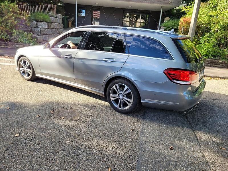 Grau Gebraucht 2014 Mercedes E200 Avantgarde Limousine | 15.900 € (Fairer Preis) - Bild 1/4