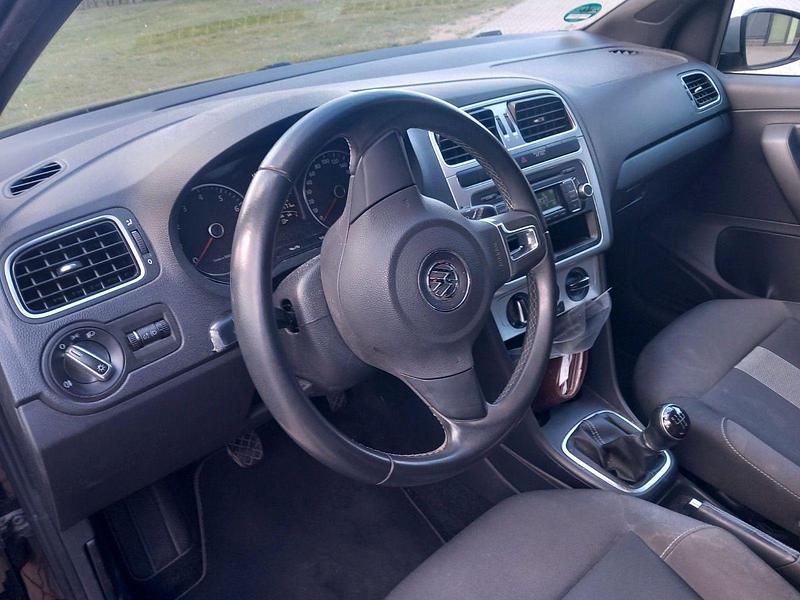 Second-hand VW Polo Black Edition 69 CP (50 kW) 2014 Negru Hatchback