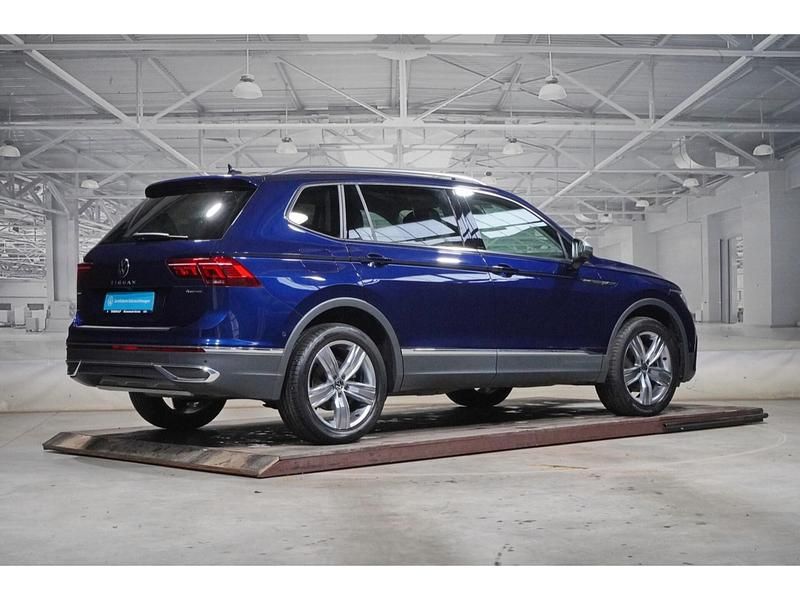 Gebraucht VW Tiguan Allspace Elegance 200 PS (147 kW) 2023 Blau SUV