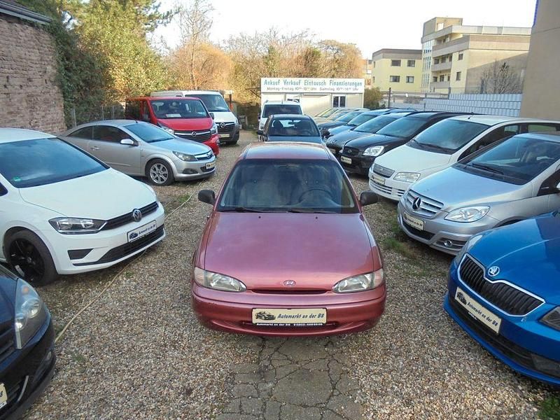 Gebraucht Hyundai Accent GLS 75 PS (55 kW) 1995 Rot Limousine
