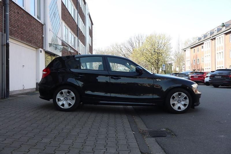 Gebraucht BMW 116 122 PS (89 kW) 2010 Schwarz Kleinwagen