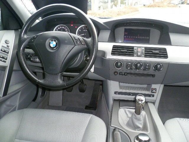 Gebraucht BMW 520 170 PS (125 kW) 2004 Silber metallic Limousine