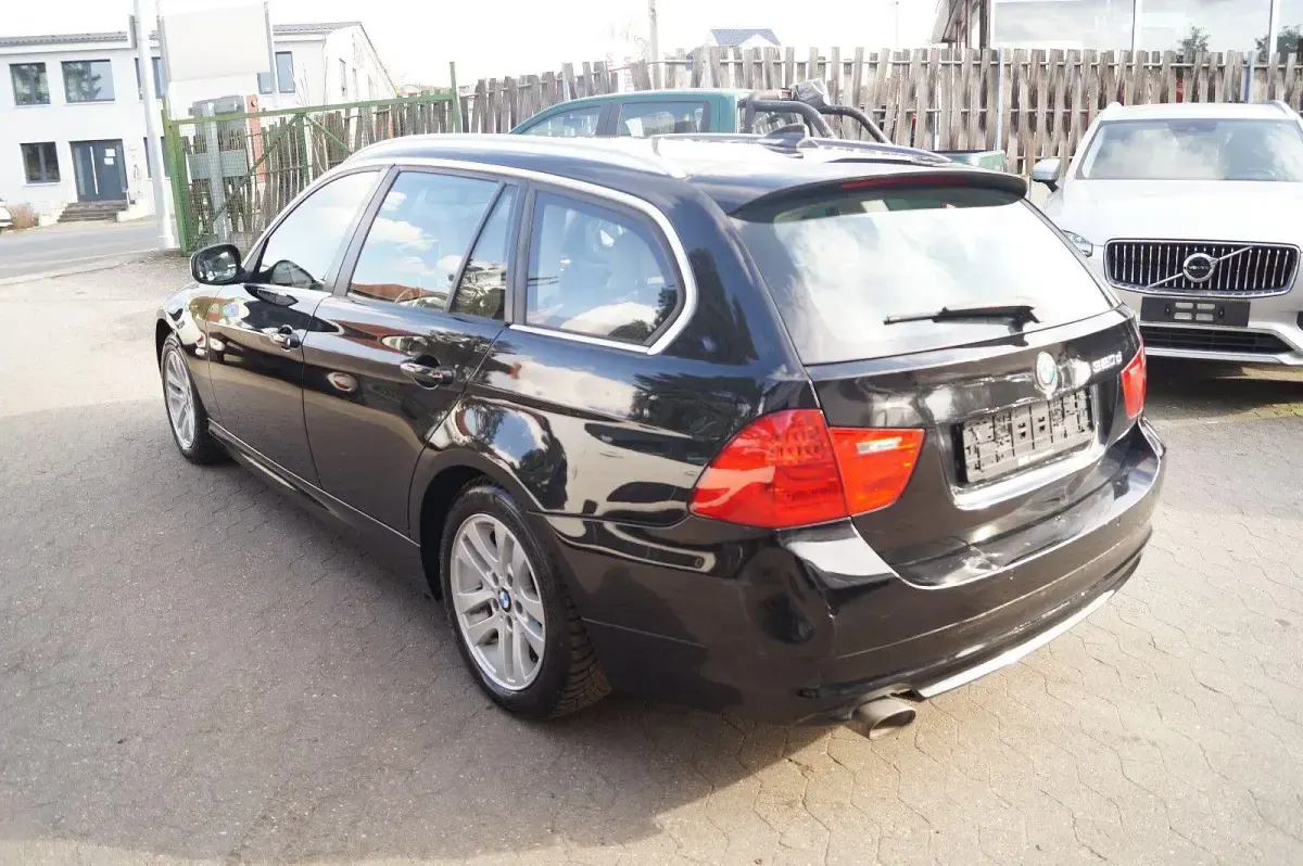 Gebraucht BMW 320 Exclusive 184 PS (135 kW) 2011 Schwarz Kombi