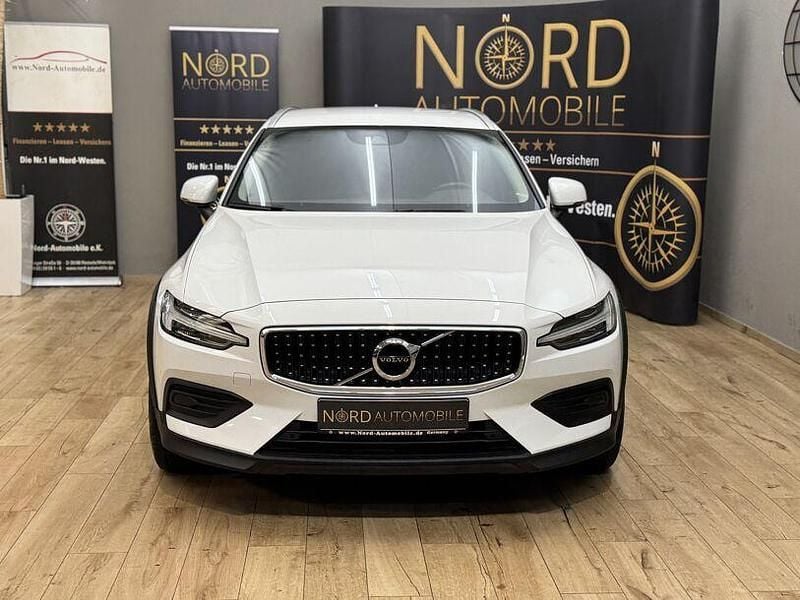 Gebraucht Volvo V60 CC 145 PS (106 kW) 2022 Weiss Kombi