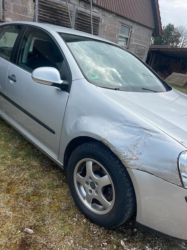 Gebraucht VW Golf V 102 PS (75 kW) 2005 Grau Kleinwagen