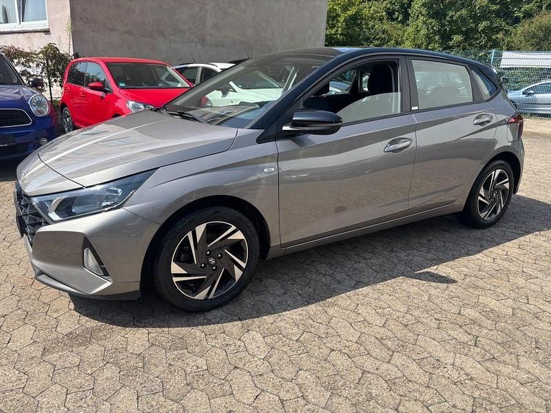 Silber Gebraucht 2021 Hyundai i20 Limousine | 16.400 € (Fairer Preis) - Bild 1/4