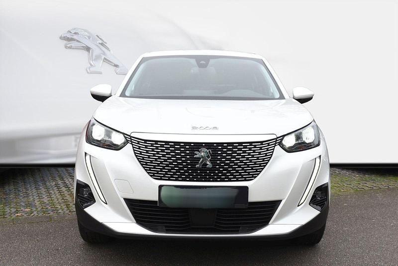 Weiß metallic Gebraucht 2020 Peugeot e-2008 Active SUV | 17.970 € (Teuer) - Bild 1/1