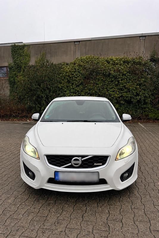 Weiß Gebraucht 2011 Volvo C30 R-Design Kleinwagen | 6.000 € (Etwas zu teuer) - Bild 1/4