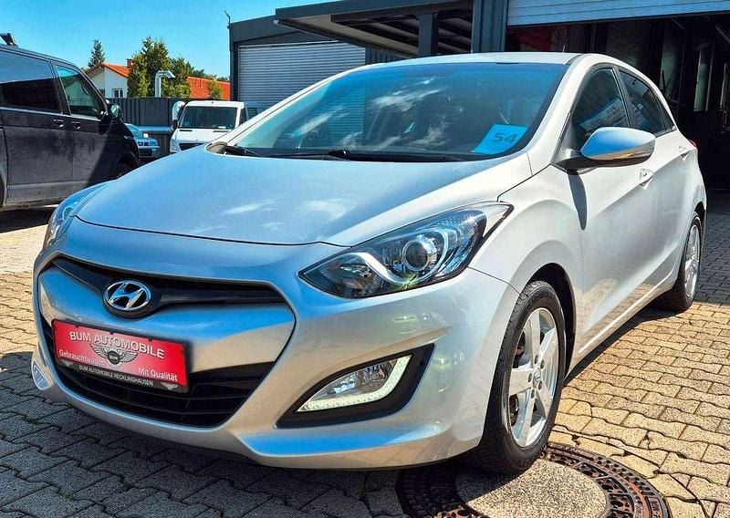 Silber Gebraucht 2013 Hyundai i30 Edition Kleinwagen | 6.290 € (Guter Preis) - Bild 1/4