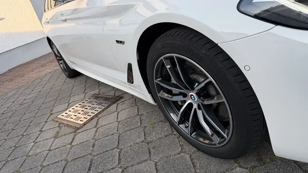 Gebraucht BMW 530e Performance 292 PS (214 kW) 2022 Weiß Kombi