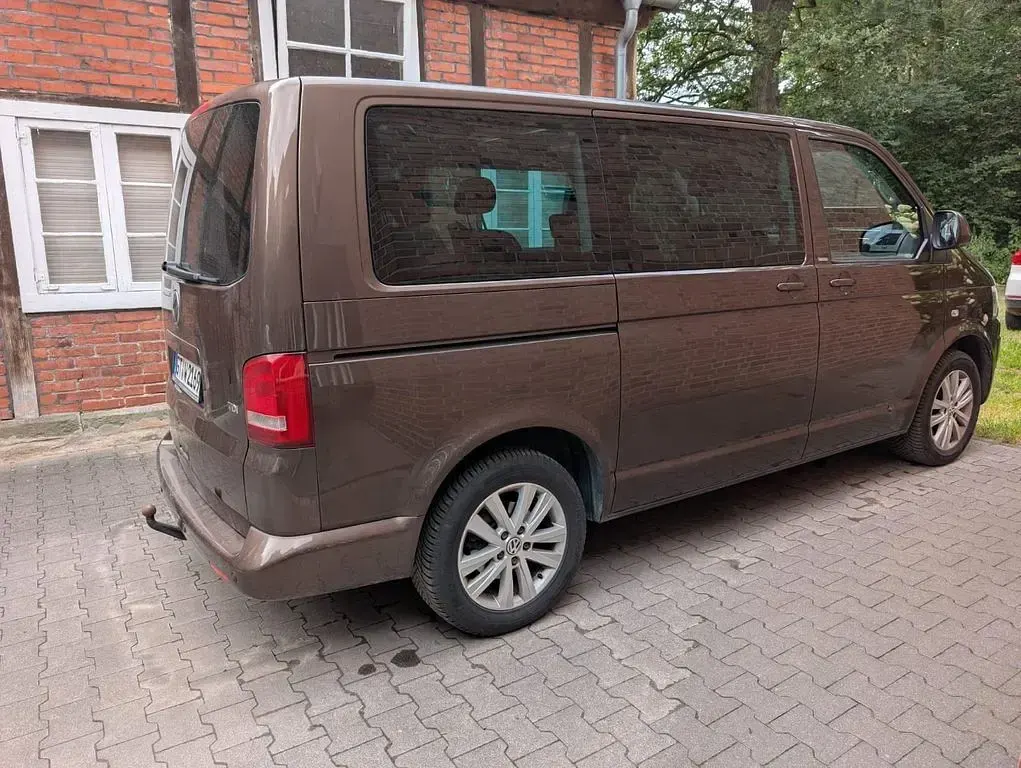 Gebraucht VW Multivan 179 PS (131 kW) 2012 Braun Van / Kleinbus