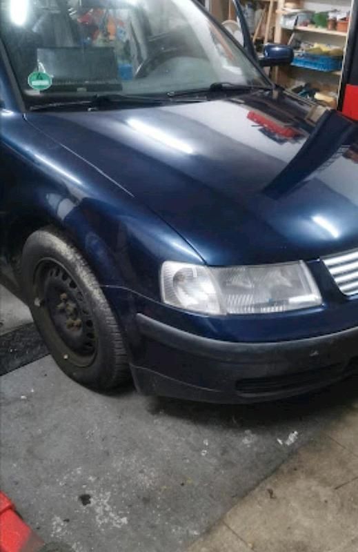 Gebraucht VW Passat 125 PS (91 kW) 1998 Blau Limousine