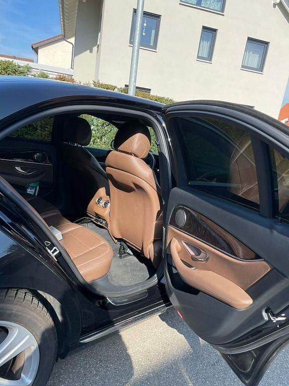 Gebraucht Mercedes E400 Avantgarde 333 PS (244 kW) 2017 Schwarz Limousine
