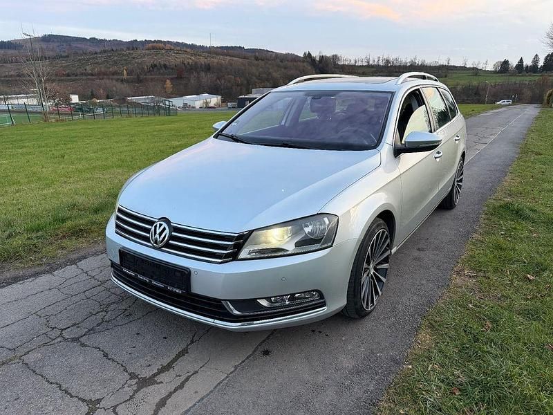 Silber Gebraucht 2012 VW Passat Comfortline Kombi | 7.990 € (Fairer Preis) - Bild 1/4