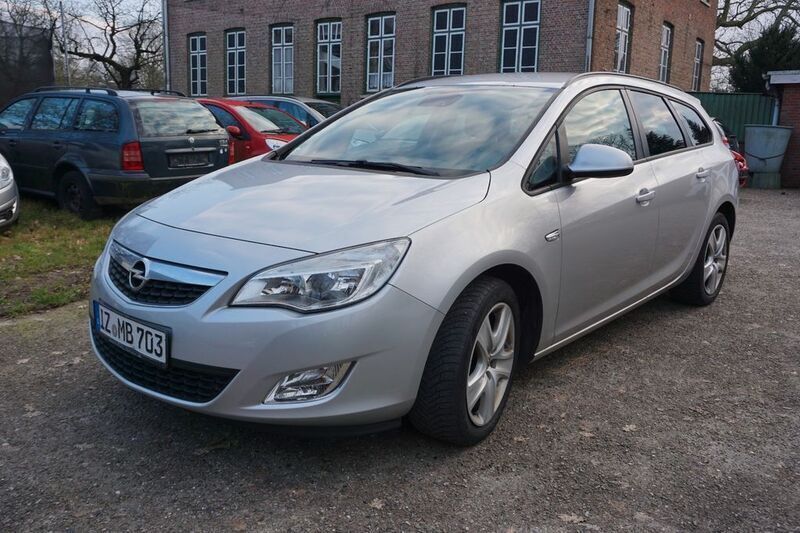Silber Gebraucht 2011 Opel Astra Edition Kombi | 2.450 € (Fairer Preis) - Bild 1/4
