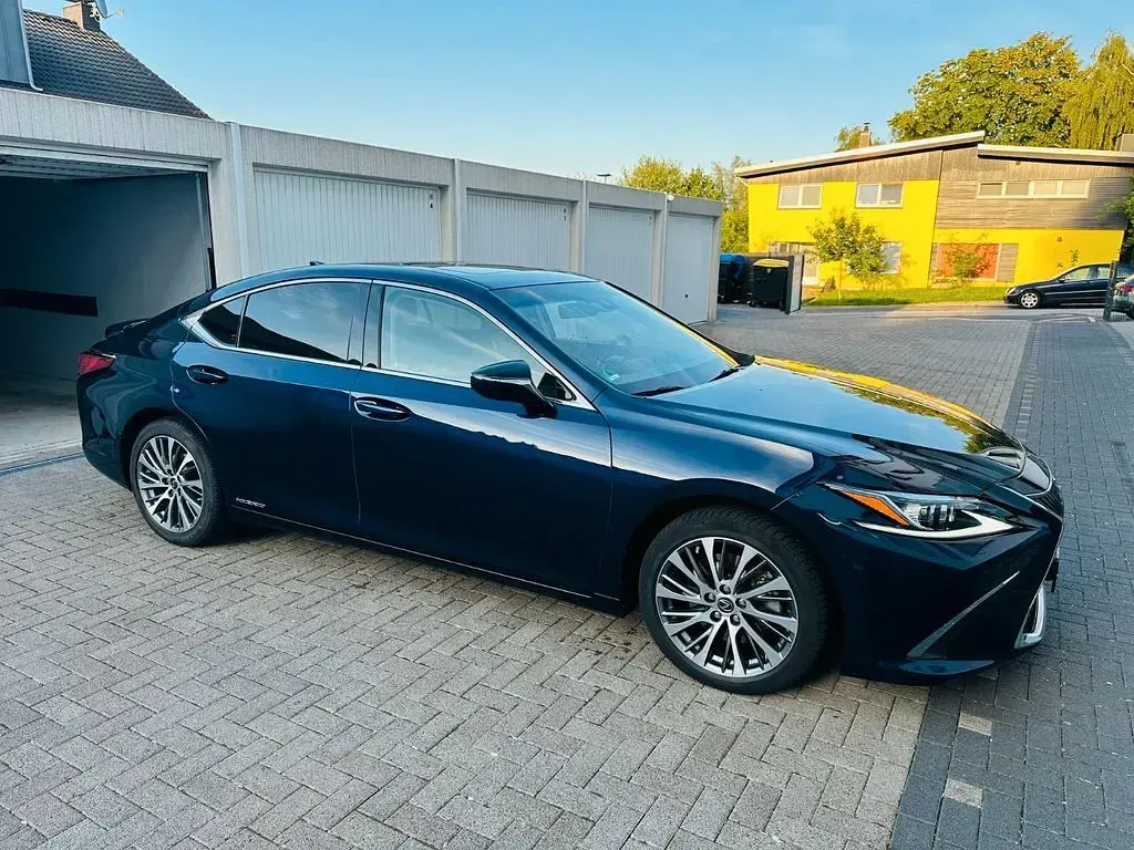 Gebraucht Lexus ES300H 218 PS (160 kW) 2021 Blau Limousine