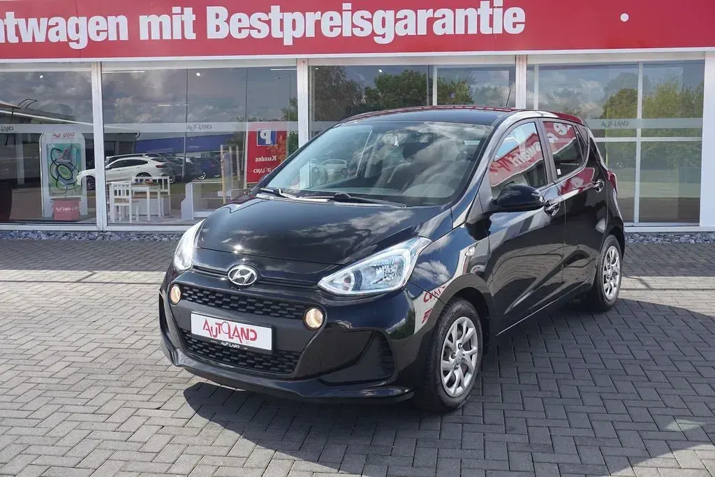 Gebraucht Hyundai i10 Classic 67 PS (49 kW) 2017 Schwarz Kleinwagen