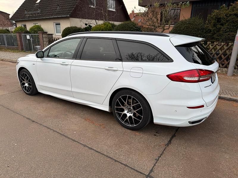 Gebraucht Ford Mondeo ST-Line 179 PS (131 kW) 2018 Weiß Kombi