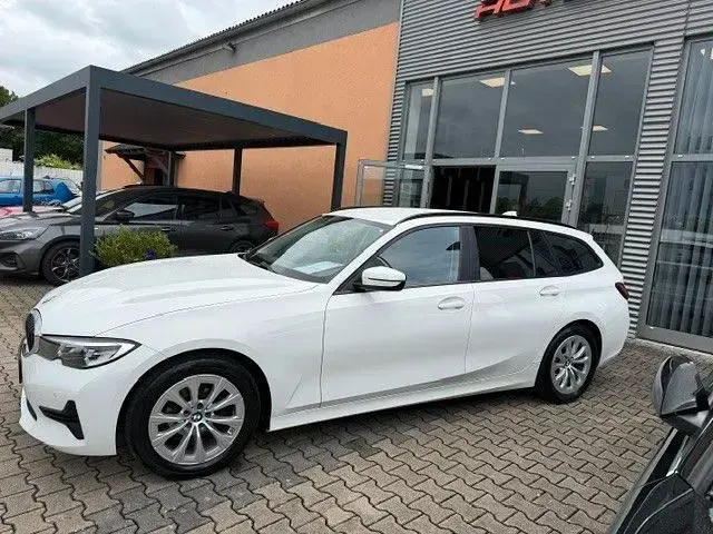Gebraucht BMW 318 Advantage 150 PS (110 kW) 2021 Weiß Kombi
