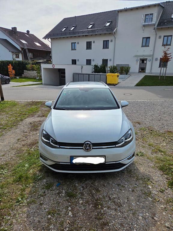 Weiß Gebraucht 2018 VW Golf VII Highline Kombi | 10.300 € (Superpreis) - Bild 1/4