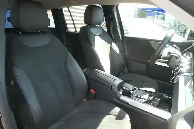 Second-hand Mercedes GLB200 AMG 150 CP (110 kW) 2023 Negru SUV