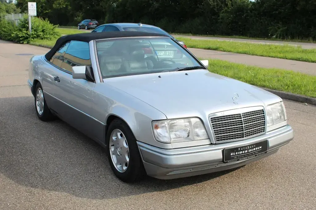 Gebraucht Mercedes E220 150 PS (110 kW) 1994 Silber Cabrio