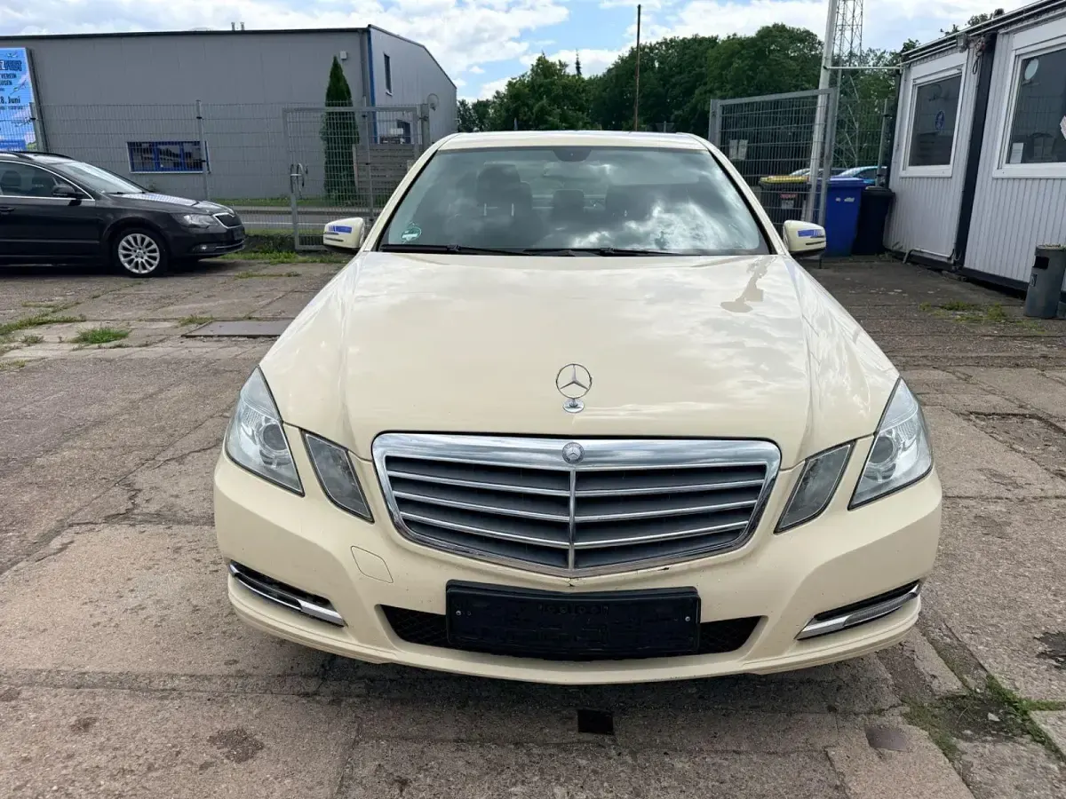 Gebraucht Mercedes E200 136 PS (100 kW) 2013 Beige Limousine