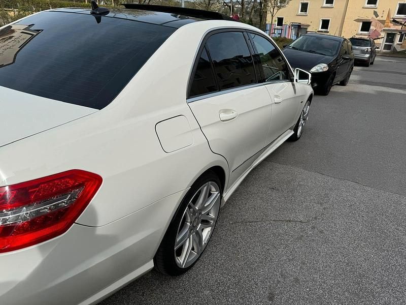 Gebraucht Mercedes E350 Avantgarde 231 PS (169 kW) 2010 Weiß Limousine