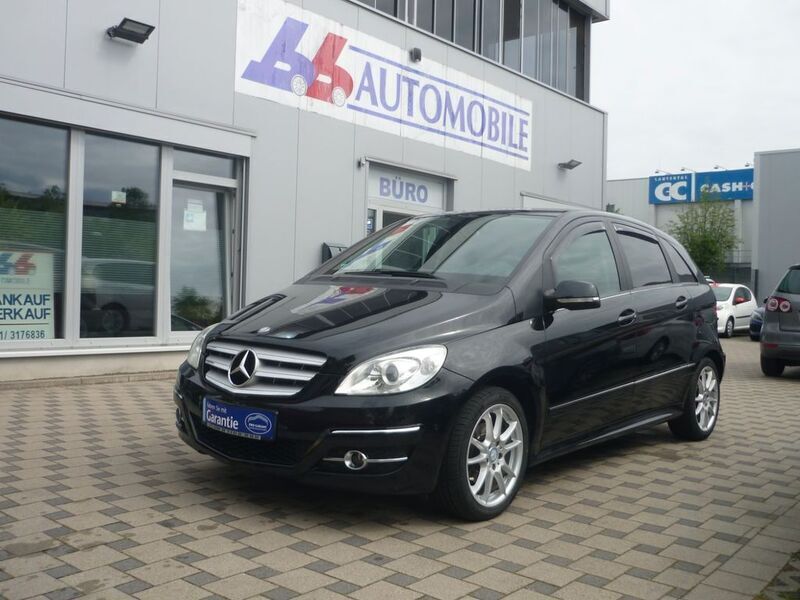Schwarz Gebraucht 2009 Mercedes B200 Van / Kleinbus | 10.990 € (Teuer) - Bild 1/4